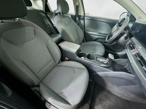 Used 2025 Kia K4 LXS image 31