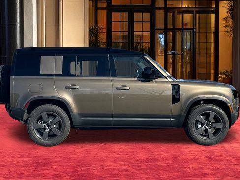 New 2026 Land Rover Defender 110 S image 9