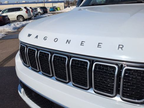 Used 2024 Jeep Wagoneer Series II w/ Flexible Seating Group image 11