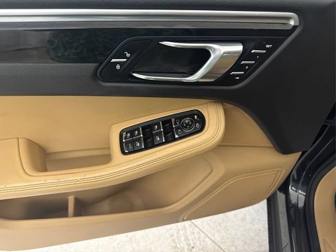 Used 2017 Porsche Macan AWD/4WD image 33