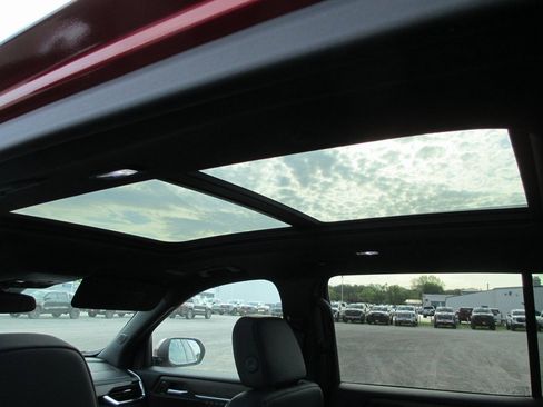 New 2025 GMC Acadia Denali image 16