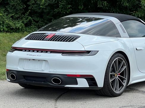 Certified 2021 Porsche 911 Targa 4S w/ Premium Package image 9
