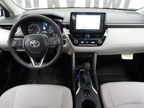 Used 2025 Toyota Corolla Cross LE FWD image 25