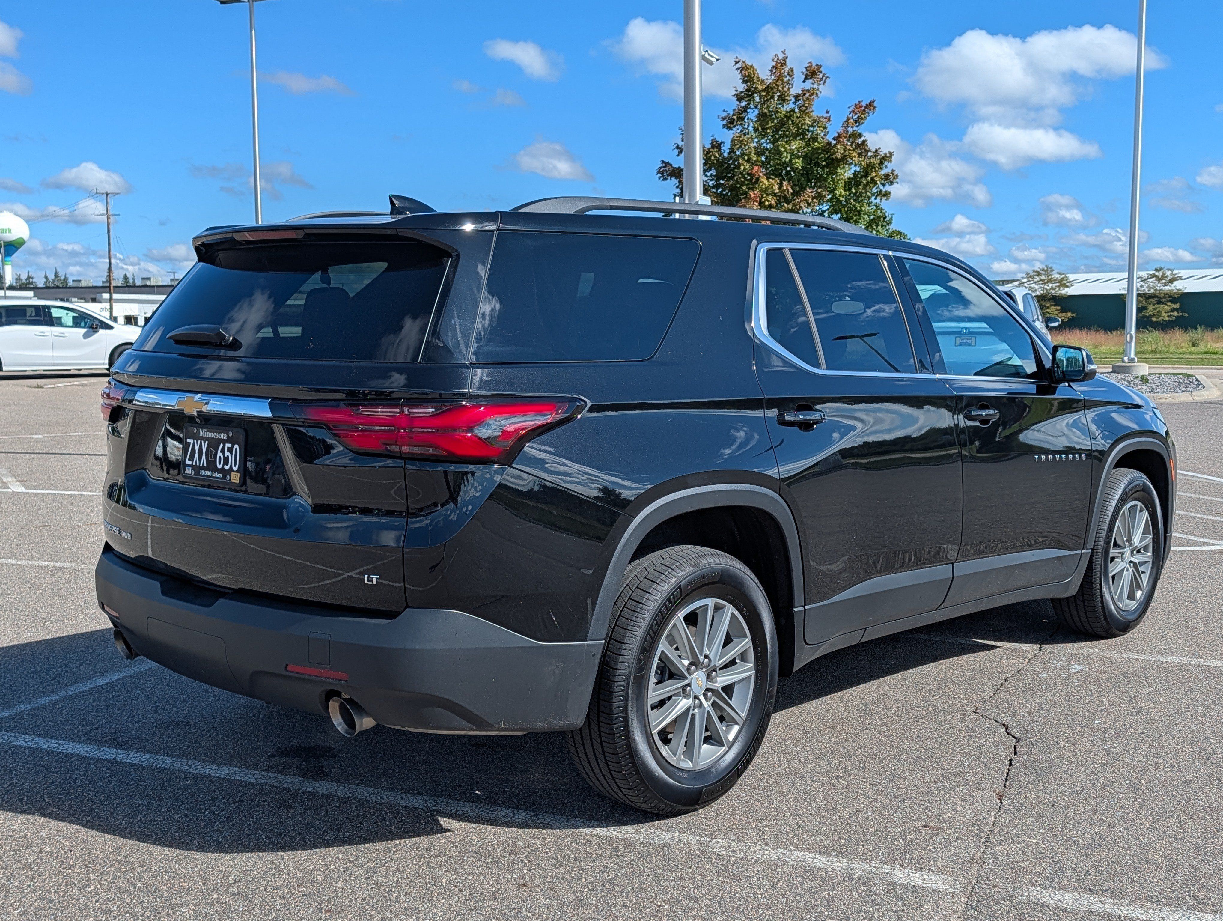 Used 2023 Chevrolet Traverse LT AWD/4WD image 4