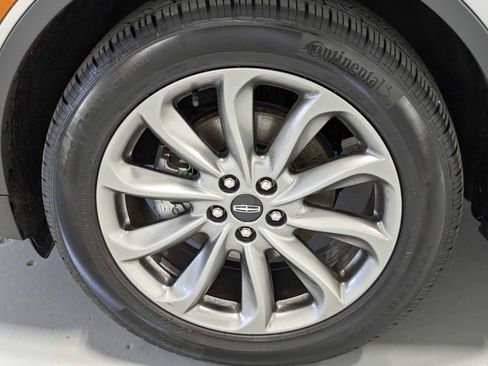 Used 2022 Lincoln Corsair AWD w/ Premium Package image 3