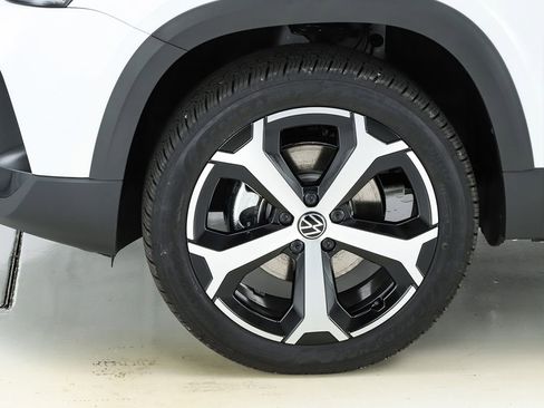 New 2025 Volkswagen Taos SEL image 44