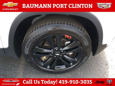 Used 2022 Chevrolet Trax LT w/ Redline Edition image 26