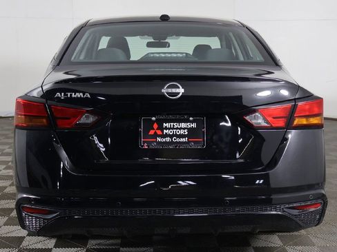 Used 2025 Nissan Altima 2.5 SV image 9
