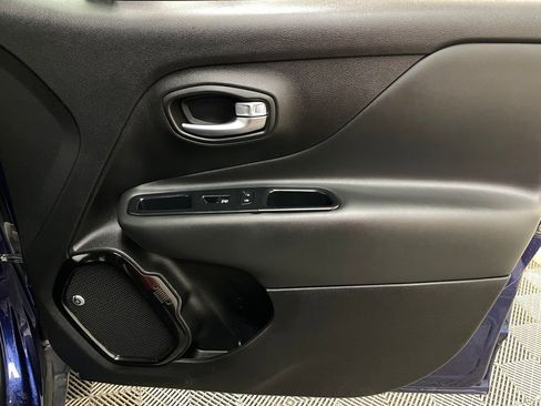 Used 2018 Jeep Renegade Altitude AWD/4WD image 34
