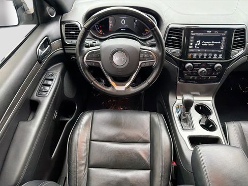 Used 2020 Jeep Grand Cherokee Overland image 16