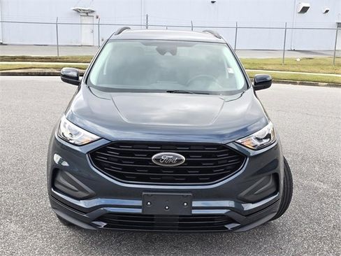Used 2024 Ford Edge SE w/ Black Appearance Package image 2