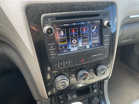 Used 2017 Chevrolet Traverse LT w/ Style and Technology Package image 14