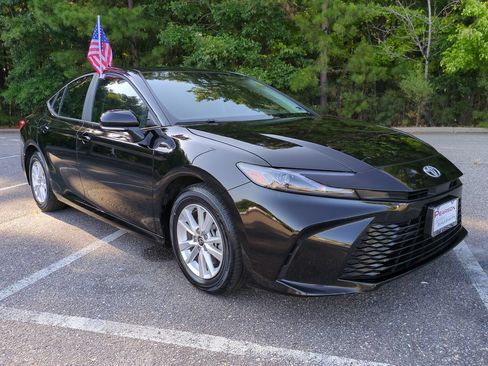 Used 2026 Toyota Camry LE FWD image 2