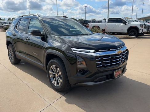 Used 2025 Chevrolet Equinox LT w/ Convenience Package II FWD image 3