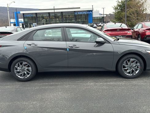 New 2026 Hyundai Elantra Blue image 3