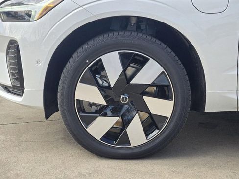 Used 2025 Volvo XC60 T8 Plus w/ Protection Package Premier image 18