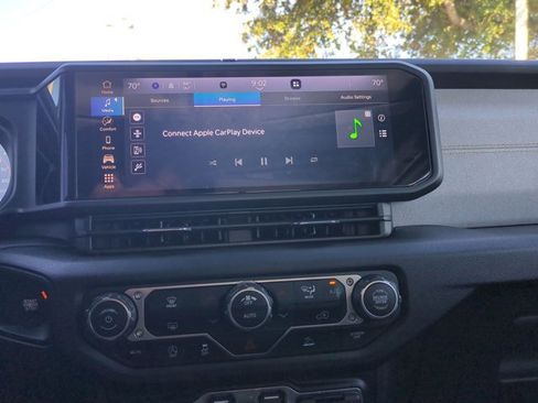 Used 2024 Jeep Gladiator Willys image 13