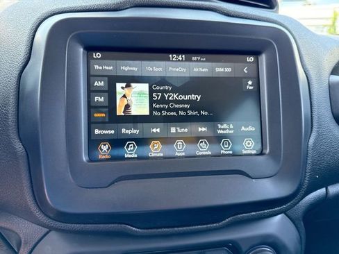 Used 2018 Jeep Renegade Altitude AWD/4WD image 16