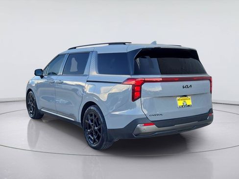 Used 2025 Kia Carnival SX w/ SX Dark Edition Package FWD image 3