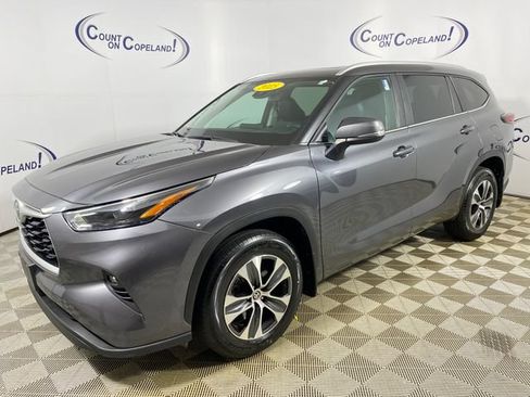 Certified 2025 Toyota Highlander XLE AWD/4WD image 3