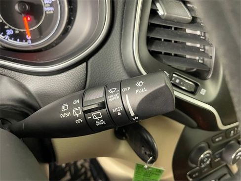 Used 2021 Jeep Cherokee Latitude image 14