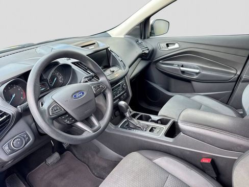 Used 2017 Ford Escape SE w/ Equipment Group 201A FWD image 2