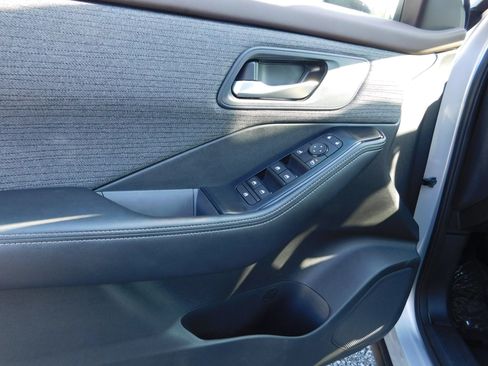 Used 2023 Nissan Rogue SV AWD/4WD image 15