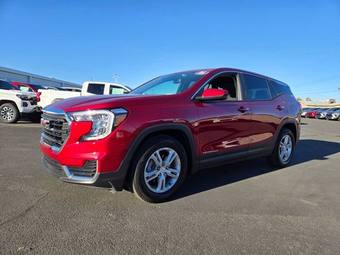 Used 2023 GMC Terrain SLE image 2