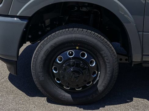 New 2026 RAM 3500 Limited AWD/4WD image 17