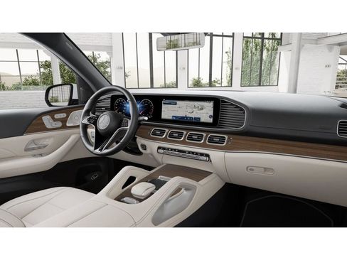 Used 2025 Mercedes-Benz GLS 450 4MATIC image 6