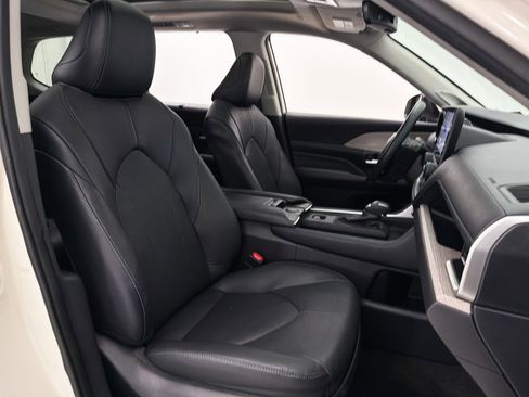 Used 2024 Toyota Grand Highlander Limited image 30