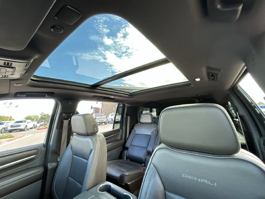 Used 2022 GMC Yukon XL Denali w/ Denali Premium Package AWD/4WD image 19
