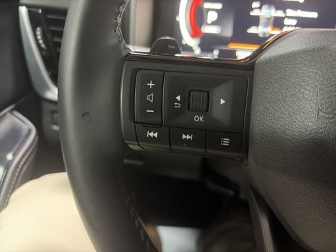 Used 2026 Nissan Rogue SL AWD/4WD image 14