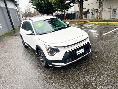 Used 2025 Kia Niro EX image 6
