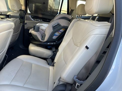 Used 2022 Cadillac XT6 Premium Luxury w/ Technology Package image 12