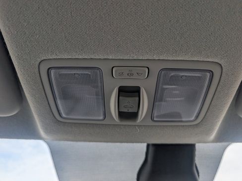 Used 2025 Hyundai Venue SEL image 20