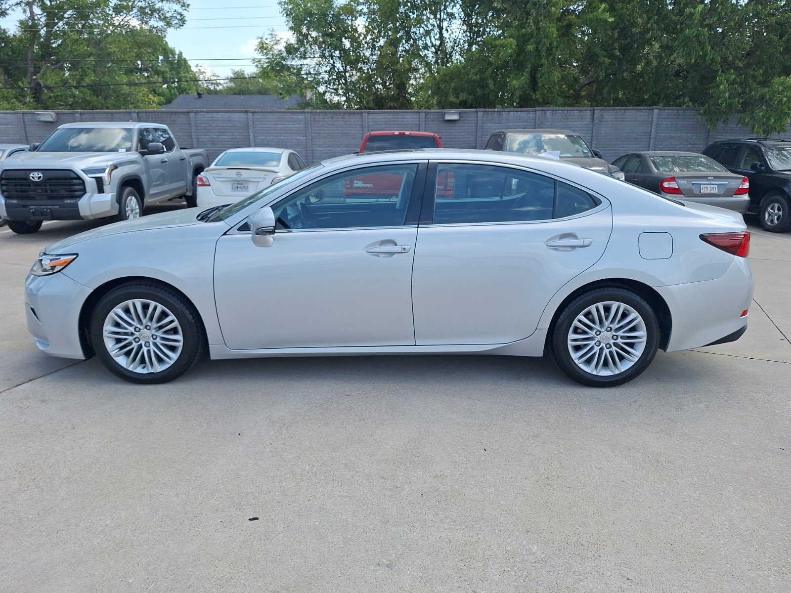 Used 2017 Lexus ES 350 w/ Premium Package FWD image 3