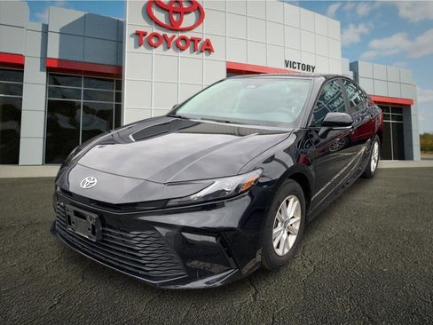 Used 2025 Toyota Camry LE FWD image 5