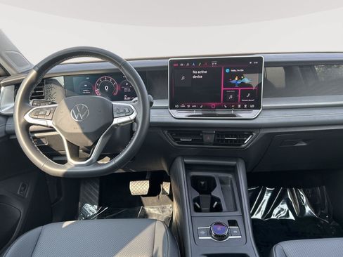 Certified 2025 Volkswagen Tiguan SE w/ Panoramic Sunroof Package AWD/4WD image 10
