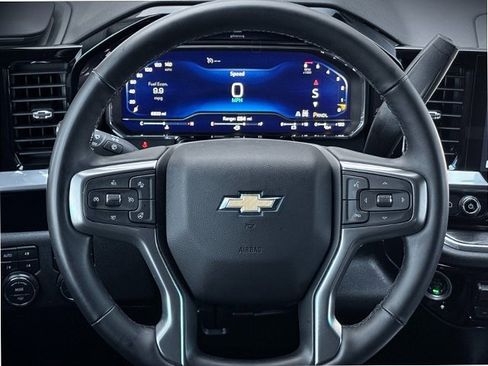 Used 2025 Chevrolet Silverado 2500 LTZ w/ LTZ Convenience Package image 10