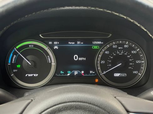 Used 2018 Kia Niro EX Premium image 25