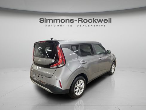 Used 2025 Kia Soul LX w/ LX Technology Package FWD image 5