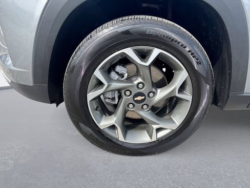 Used 2025 Chevrolet Trax LT w/ LT Convenience Package FWD image 10