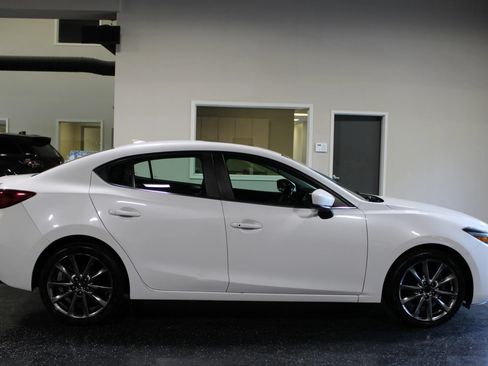 Used 2018 MAZDA MAZDA3 Grand Touring FWD image 2