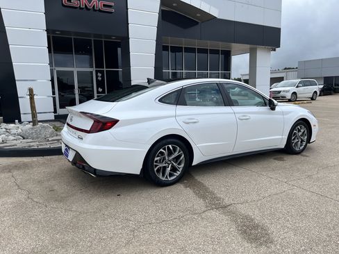 Used 2022 Hyundai Sonata SEL w/ Convenience Package FWD image 3
