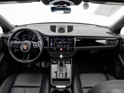 Used 2025 Porsche Macan image 23