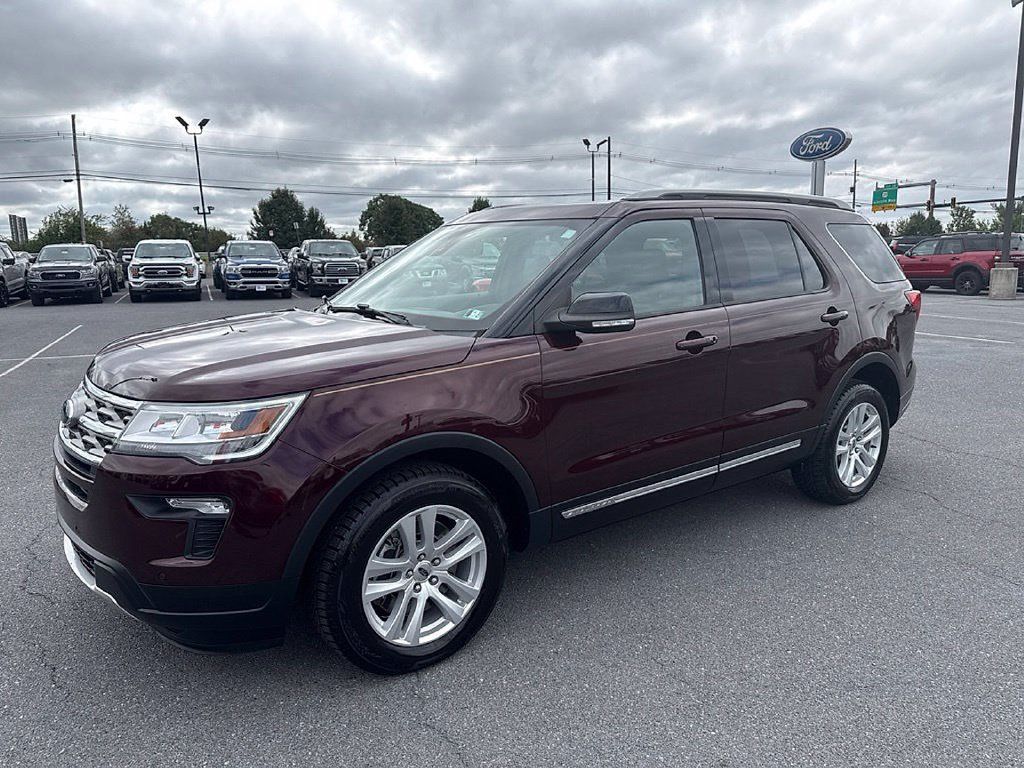 Used 2018 Ford Explorer XLT w/ Equipment Group 202A AWD/4WD image 2