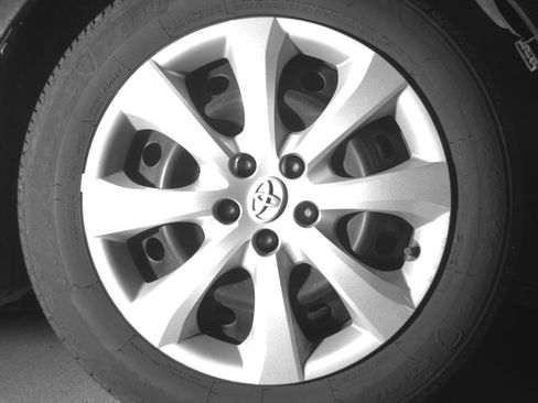 Used 2025 Toyota Corolla LE FWD image 13