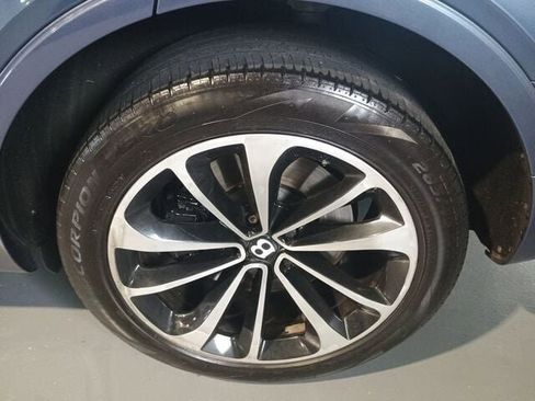 Used 2017 Bentley Bentayga image 29