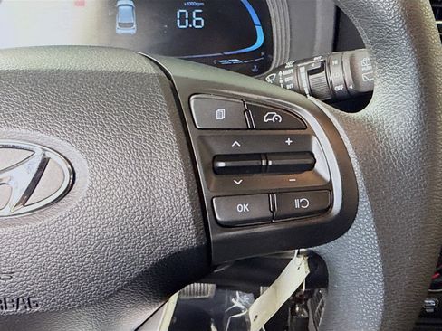 Used 2025 Hyundai Venue SE FWD image 15